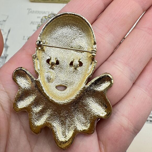 Vintage Jewelry Crying Clown Jester Brooch Pin Gold Tone Red Accent Tear - Picture 3 of 3